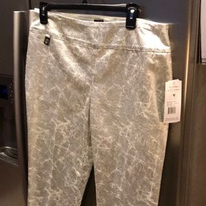 Lisette Signature Capri Pants